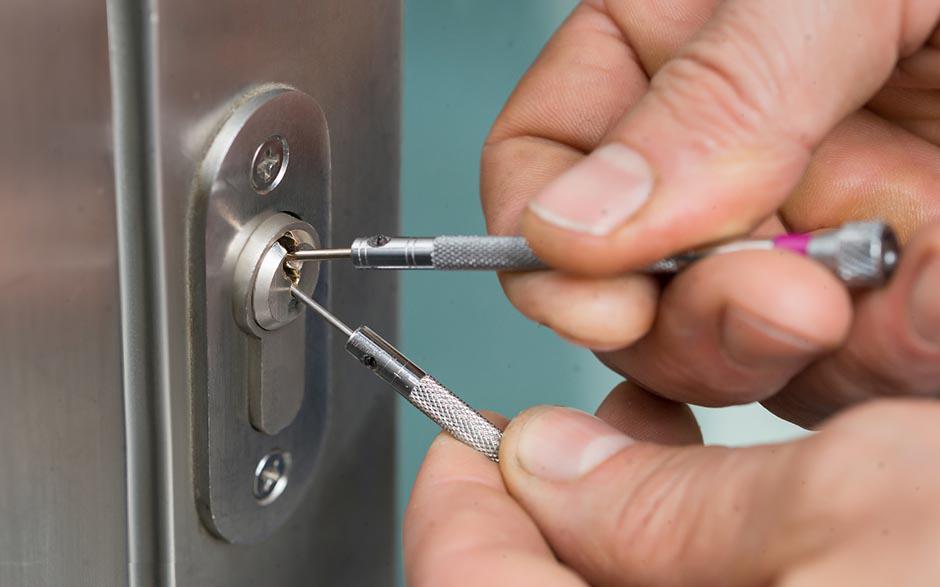 techniciens qualifiés serrurier ouverture de porte Paris 13