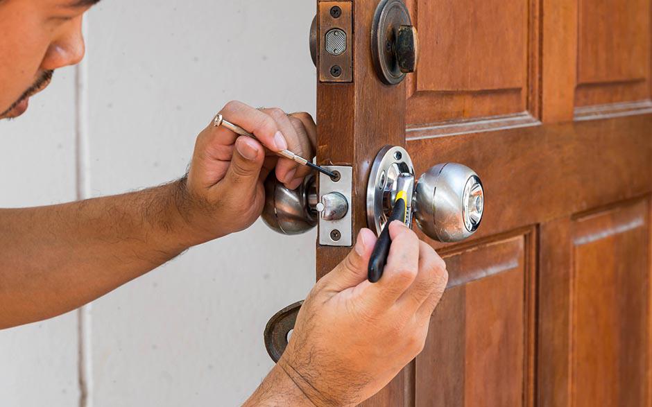 souci résolu serrurier ouverture de porte Évry